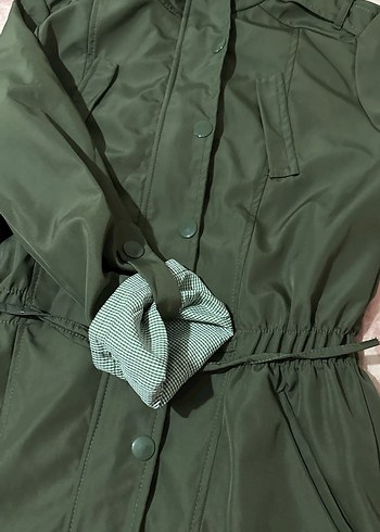 Kadın  Yeşil Kemerli Midi yağmurluk - Görsel 2