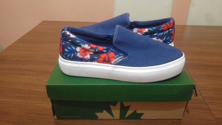 flo vans model aykkabi
