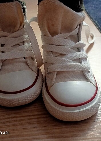 22 Beden beyaz Renk Convers ayakkabı, az kullanılmış 