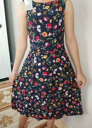 Sıfır çiçekli elbise