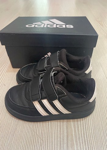 25 Beden Erkek Çocuk Siyah Adidas Spor Ayakkabı 25,5 Numara