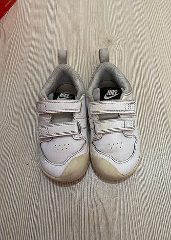 25 Beden Nike 25 Numara Erkek Çocuk Beyaz Spor Ayakkabı