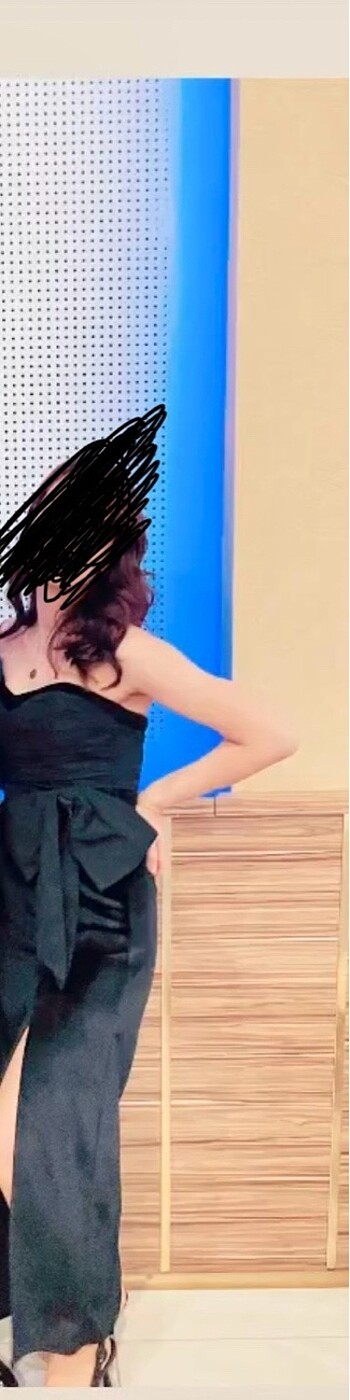 Adil Işık Siyah yirtmaclı elbsie