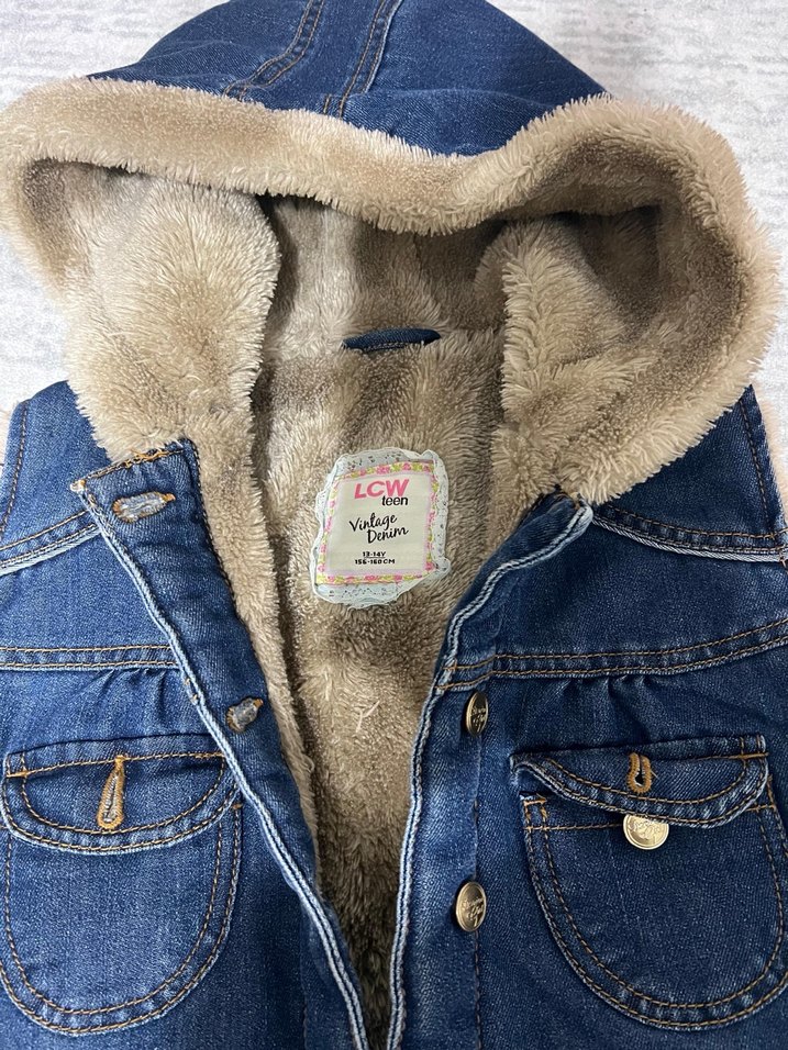 Kız Çocuk Kürklü Kapüşonlu Mavi Kot Yelek - Görsel 2