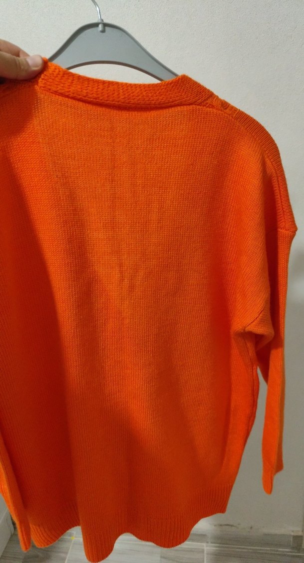 Turuncu V Yaka Düğmeli Kadın Hırka - Görsel 3