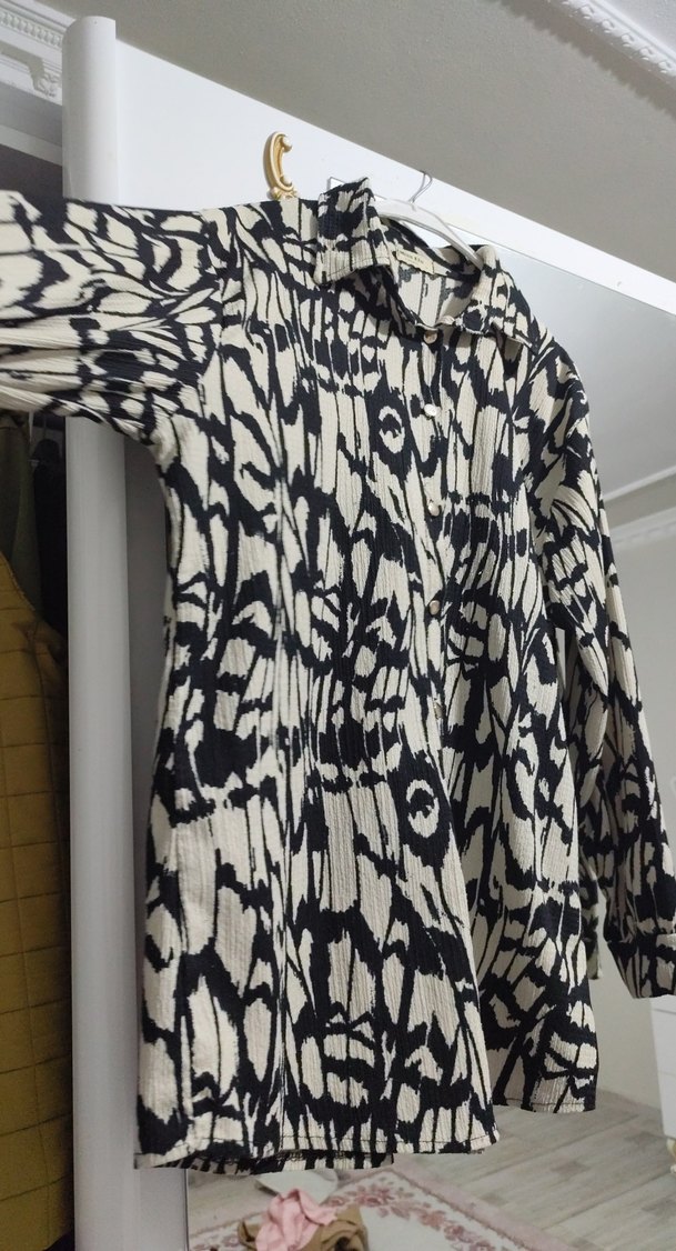 Uzun Kollu Pilili Siyah Batik Gömlek - Görsel 3