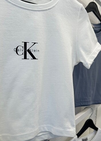 Calvin Klein Ck calvin klein kısa kollu crop tişört 