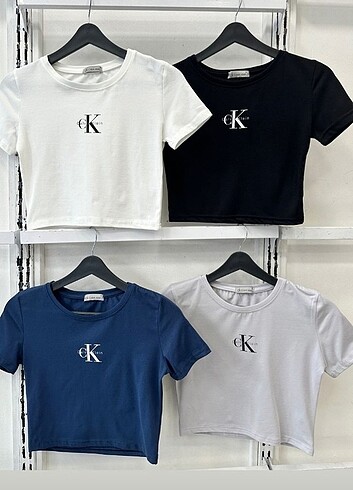 Calvin Klein Ck calvin klein kısa kollu crop tişört 