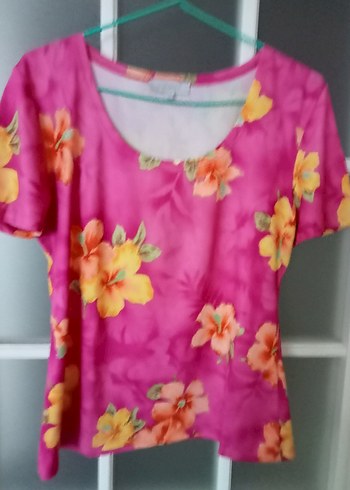 Çiçek Desenli Pembe Kadın T-shirt
