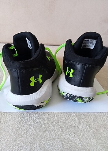 42 Beden siyah Renk Under Armour marka erkek spor ayakkabı