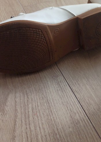 37 Beden Beyaz Kadın Klasik Tokalı Topuklu Ayakkabı