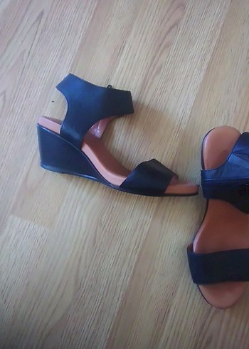 Diğer Hakiki deri Siyah Dolgu Topuklu Sandalet