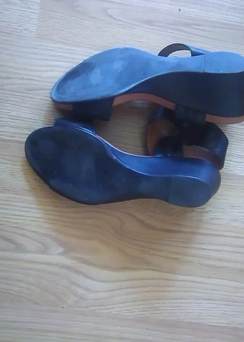 37 Beden Hakiki deri Siyah Dolgu Topuklu Sandalet