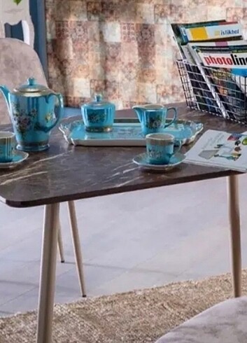 Istikbal marble mutfak masasi ve 2 sandalyesi 