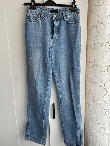 Trendyolmilla yırtmaçlı jean