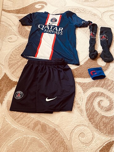 Çocuk futbolcu forması