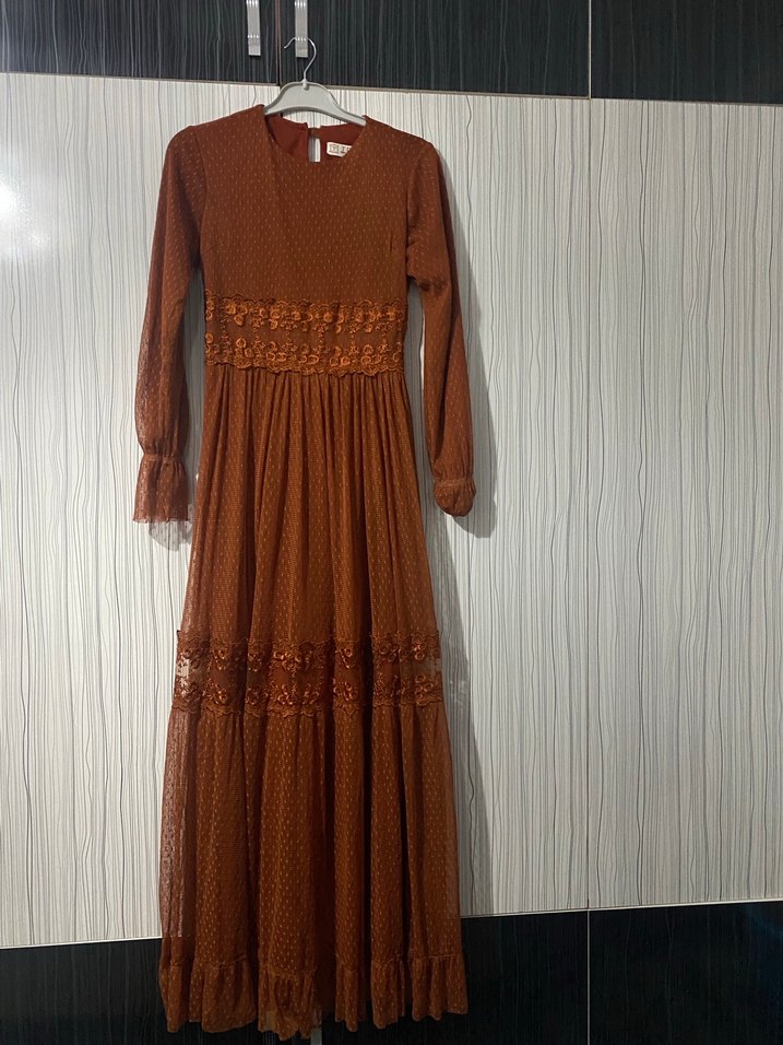 Dantel Detaylı Kahverengi Bohem Uzun Elbise - Görsel 2