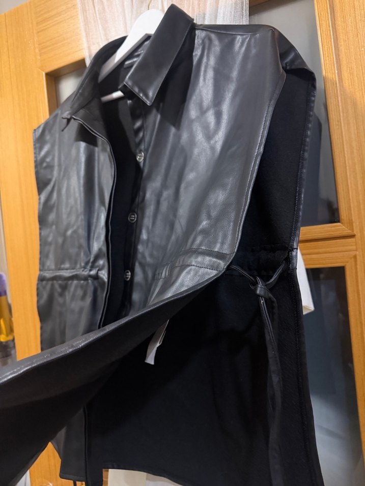 Kadın Siyah Deri Kolsuz Midi Ceket - Görsel 2