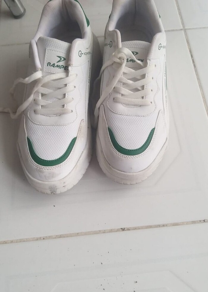 Beyaz spor ayakkabı  - Görsel 2