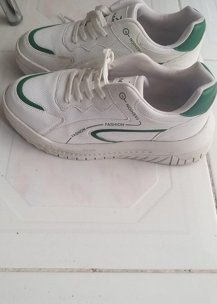 Beyaz spor ayakkabı  - Görsel 3