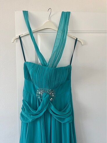 Boyundan bağlamalı abiye - Görsel 4