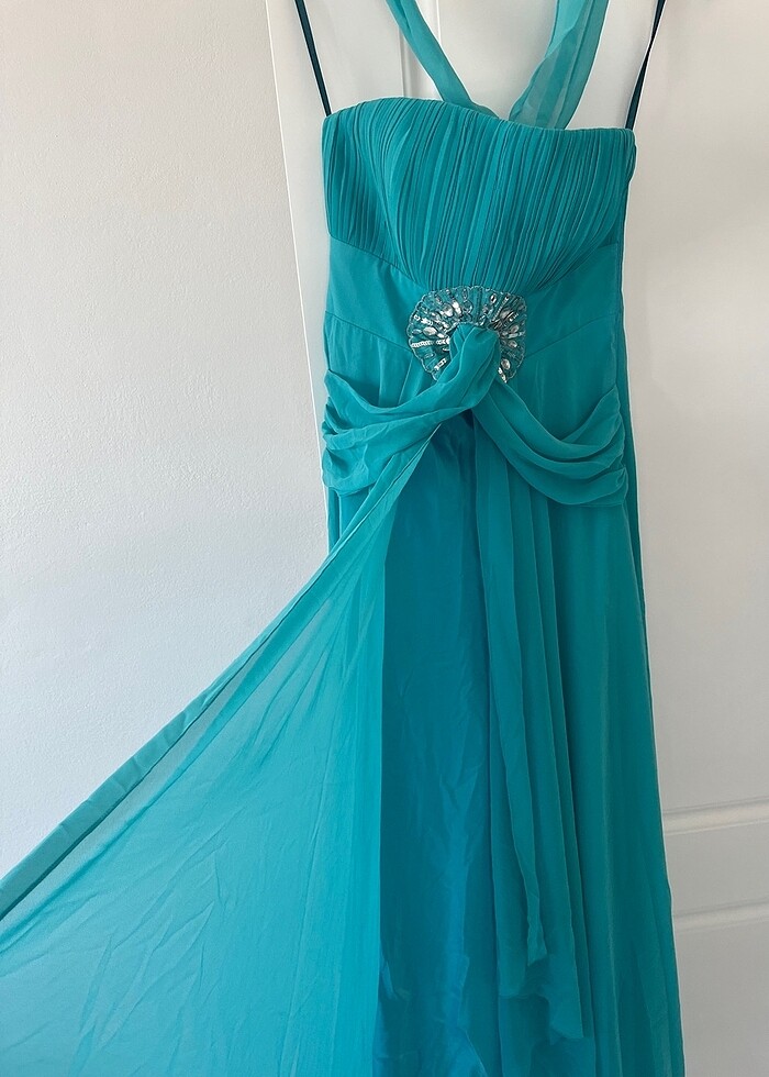 Boyundan bağlamalı abiye - Görsel 3