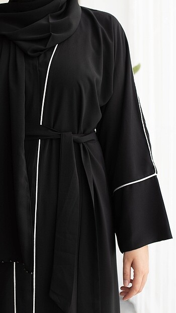 Diğer 1 BEDEN OMUZ BİYELİ ABAYA