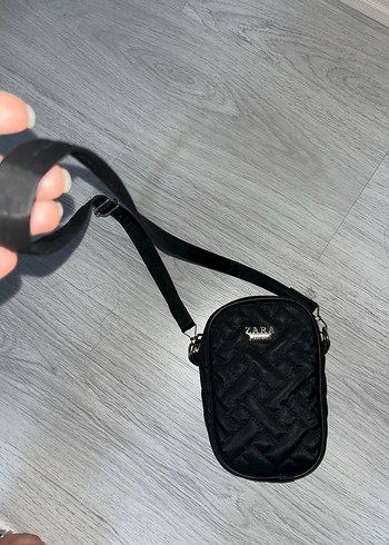 Siyah Kadın Çapraz Askılı Çanta