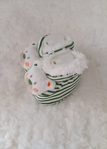 Beyaz Nakışlı Kürklü Bebek Panduf - Görsel 3