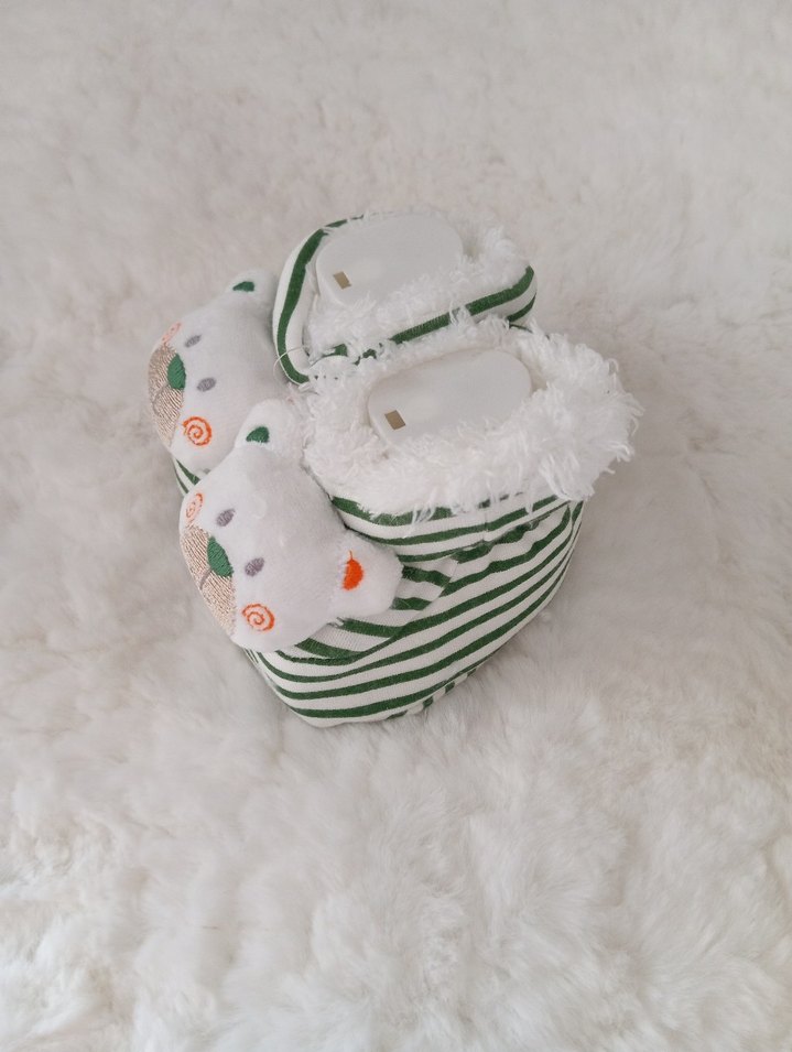 Beyaz Nakışlı Kürklü Bebek Panduf - Görsel 2