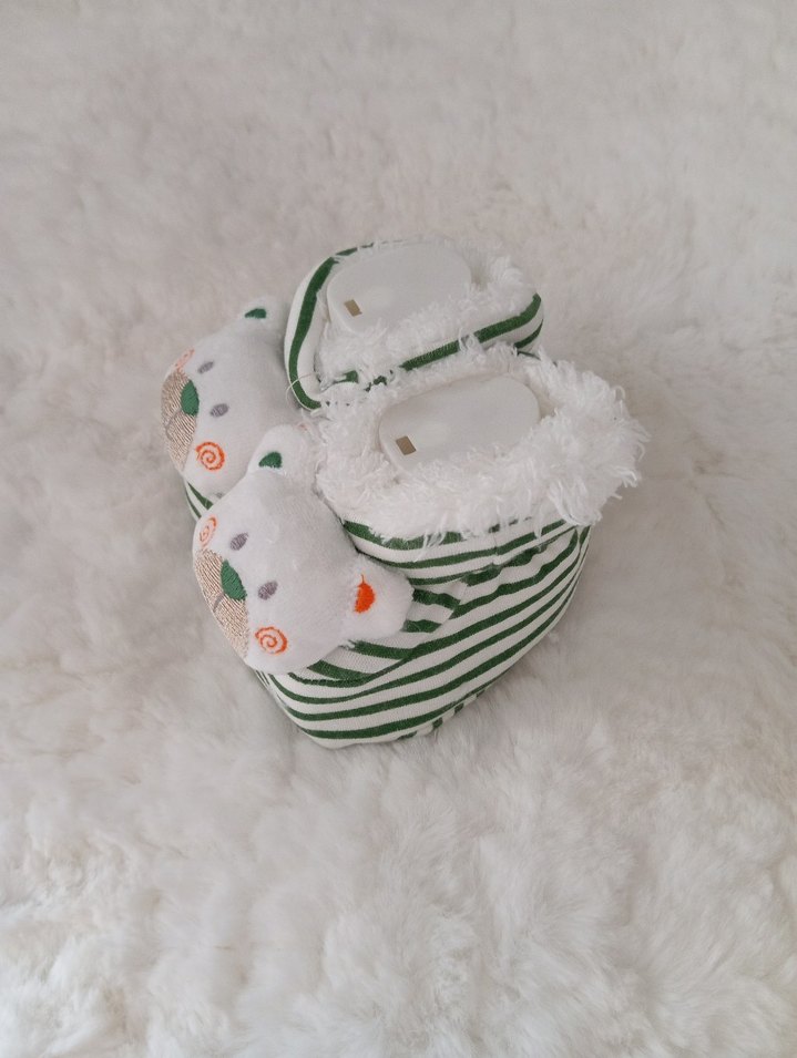 Beyaz Nakışlı Kürklü Bebek Panduf - Görsel 3