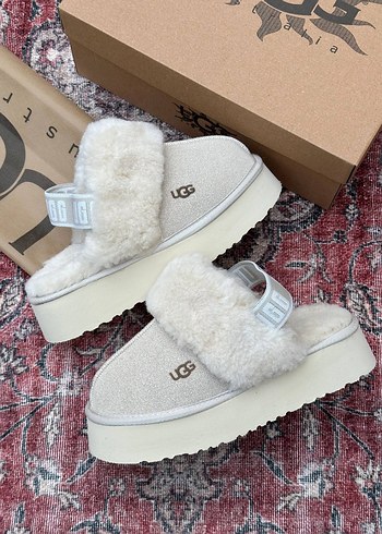 UGG Beyaz Kürklü Kadın Dolgu Topuk Terlik