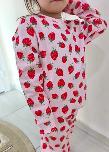 Zara Çilek Desenli Uzun Kollu Kız Pijaması - Görsel 2