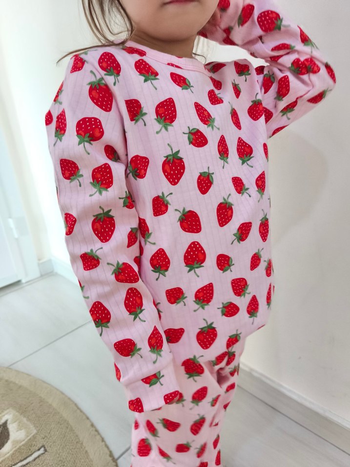 Zara Çilek Desenli Uzun Kollu Kız Pijaması - Görsel 2