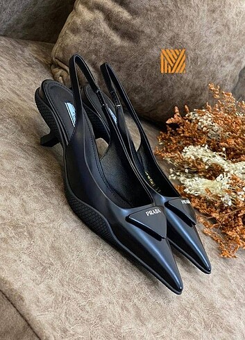 Prada topuklu 