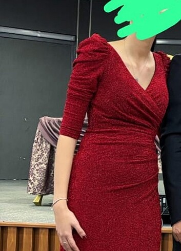 Kırmızı Simli Yırtmaçlı Elbise