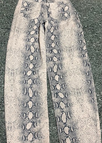 Bershka desenli jean - Görsel 3