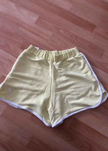 Beyoğlu Butik Rahat Ve Sik Acik Sari Sort