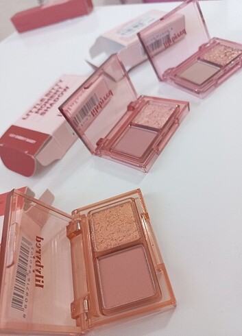 MAC lilybyred - Little Bitty Moment Shadow