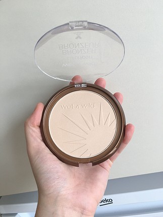 universal Beden Wet n Wild Pudra