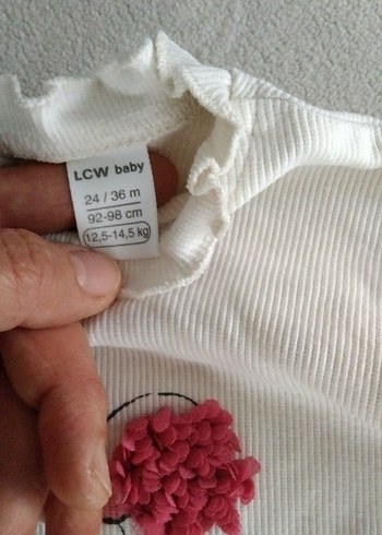LC Waikiki Beyaz Uzun Kollu Kız Tişörtü Çiçek Desenli