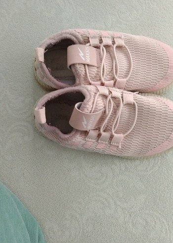 Kız Çocukları İçin Pembe Ayakkabı