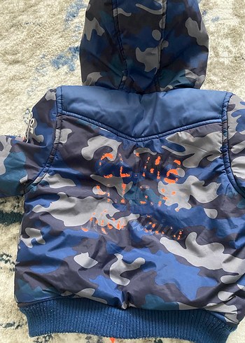 Erkek Çocuk Kamuflaj Desenli Kapüşonlu Mont - Görsel 3