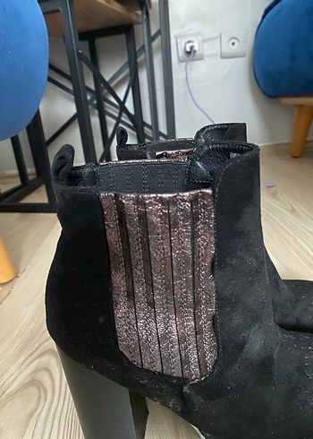 Siyah Süet Yılan Desenli Tokalı Topuklu ipekyol bot - Görsel 4