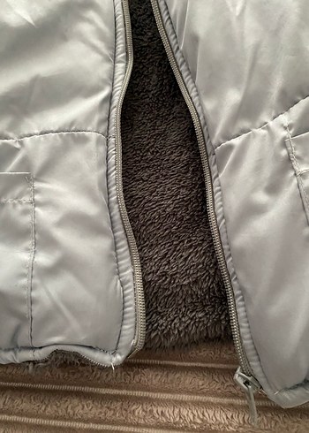 Erkek Çocuk Kapüşonlu Peluş Detaylı Gri Yelek - Görsel 4