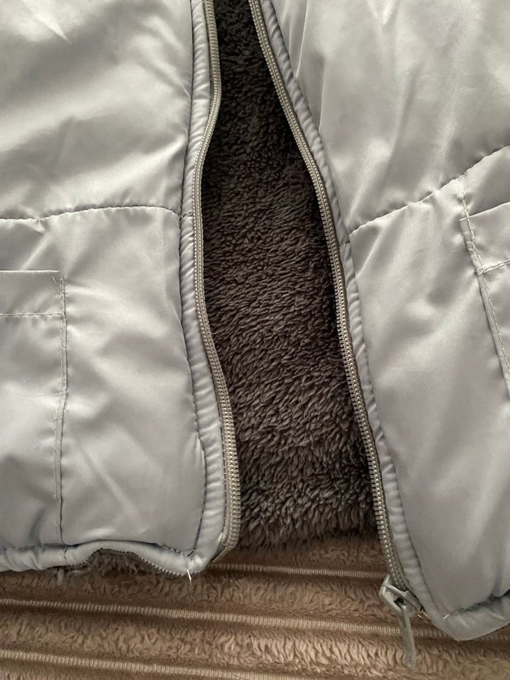 Erkek Çocuk Kapüşonlu Peluş Detaylı Gri Yelek - Görsel 4