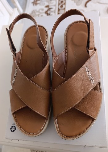 Bej Deri Kadın Dolgu Topuklu Sandalet - Görsel 2