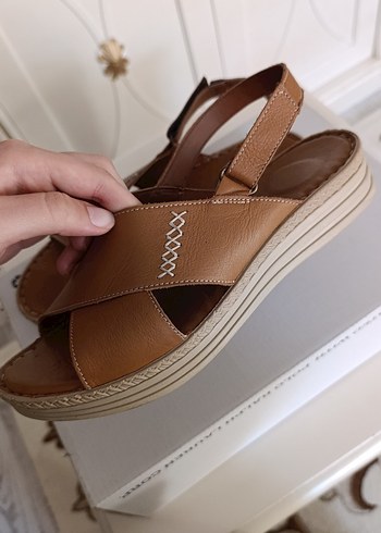 Bej Deri Kadın Dolgu Topuklu Sandalet - Görsel 3