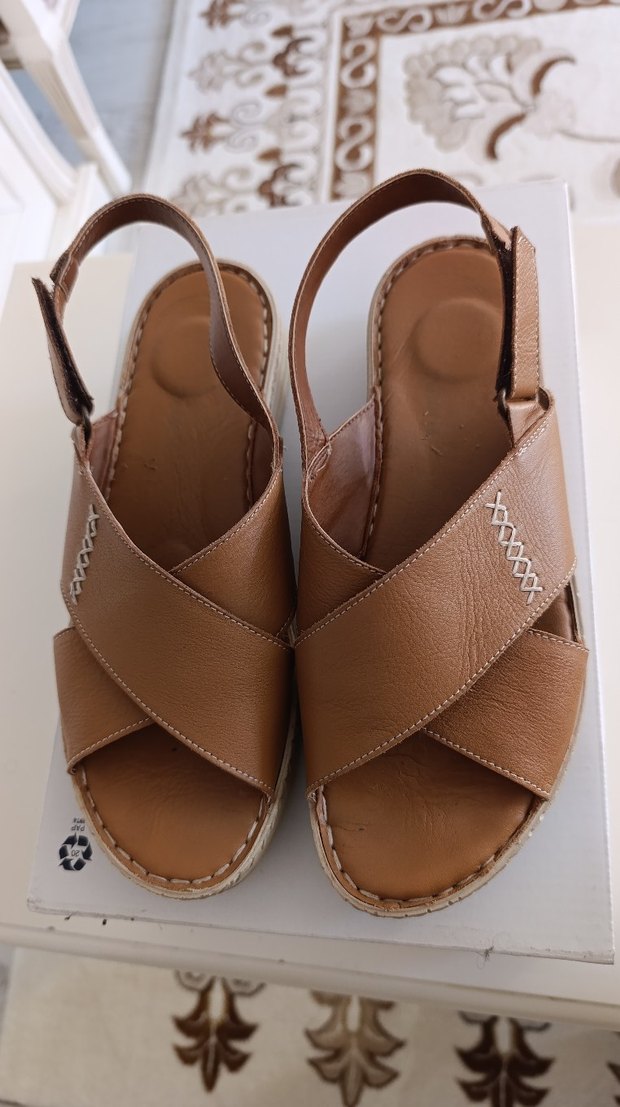 Bej Deri Kadın Dolgu Topuklu Sandalet - Görsel 2