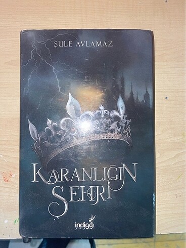 Karanlığın şehri kitap